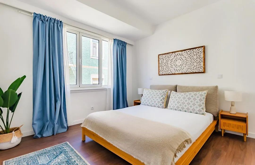 2Br Cardiff Apartment With Balcony-1